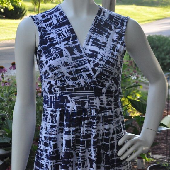 2/$10 Jon & Anna Navy Blue White Dress New with Tags MUST BUNDLE FOR THIS PRICE - Picture 2 of 7